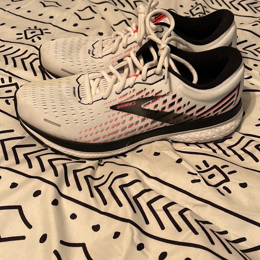 Brooks women’s 11Wide